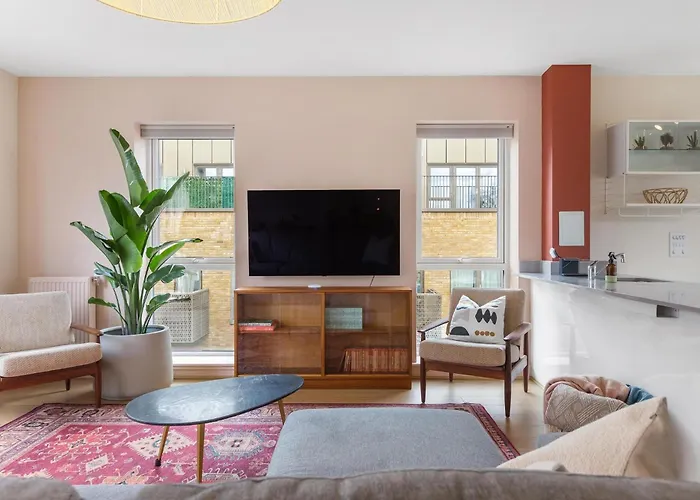 Designer London 2Bed 3Bath Duplex - 20Mins2Central London!