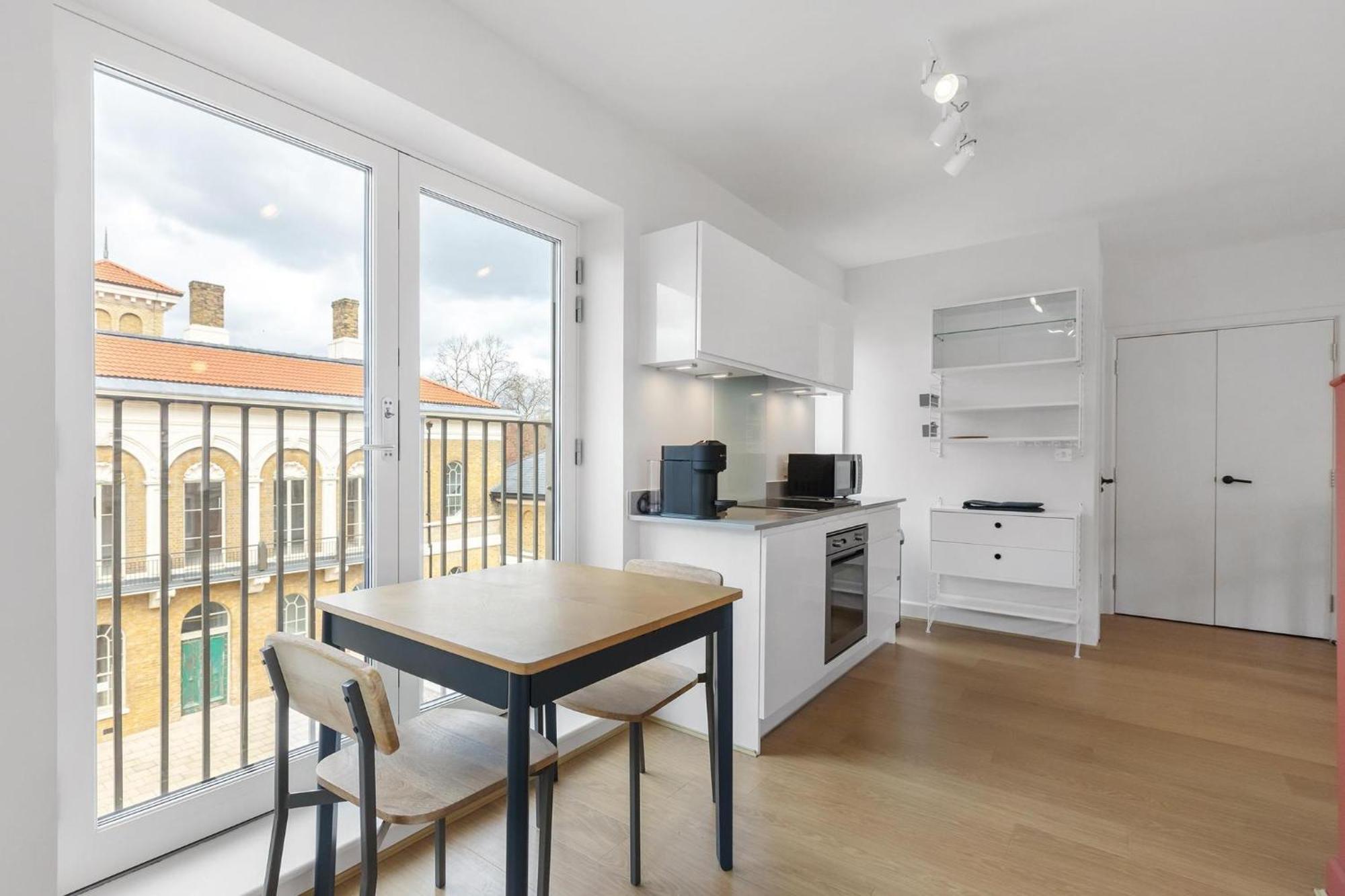 Apartment Designer 2bed 3bath Duplex - 20mins2central London! London