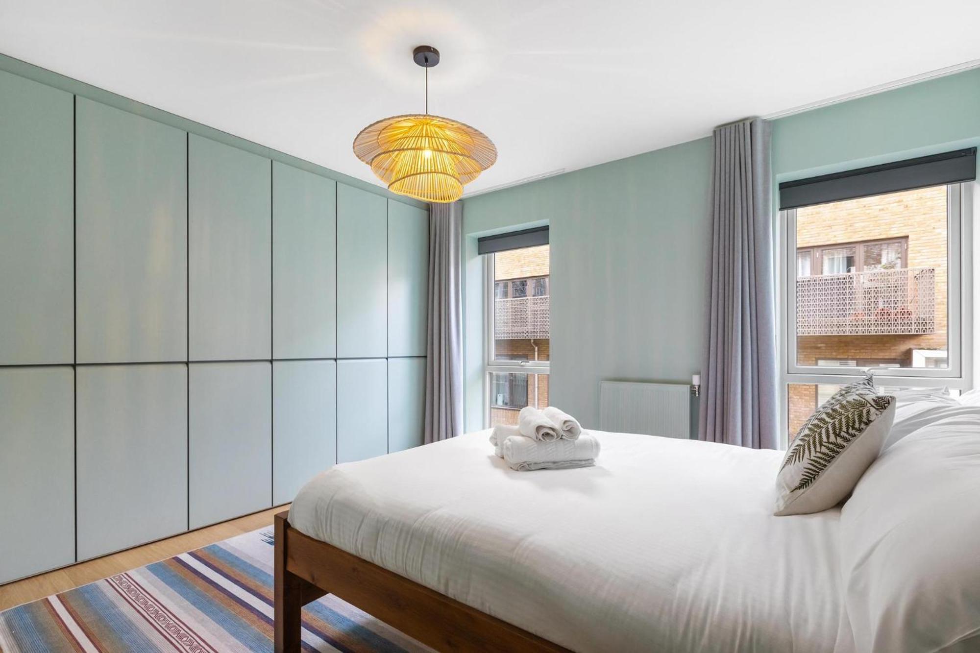 Designer 2bed 3bath Duplex - 20mins2central London! London