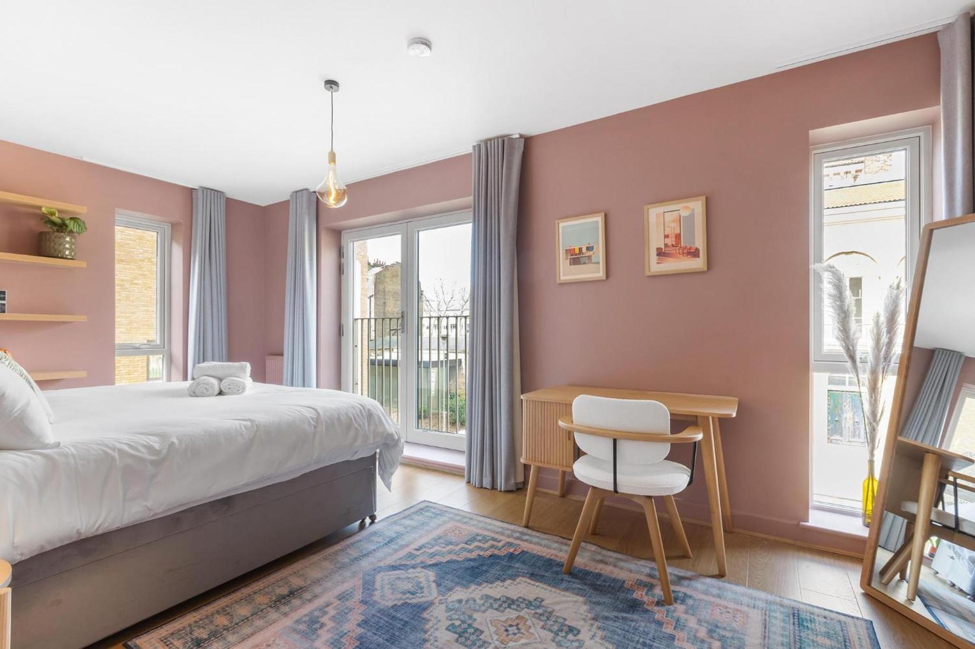 Designer 2bed 3bath Duplex - 20mins2central London!