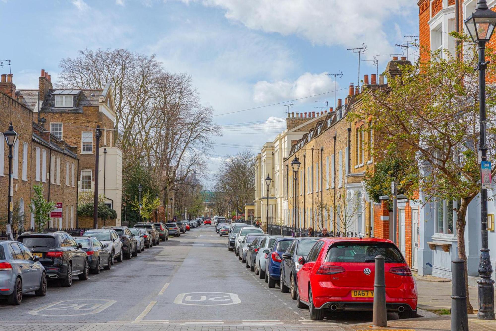 Designer 2bed 3bath Duplex - 20mins2central London! London