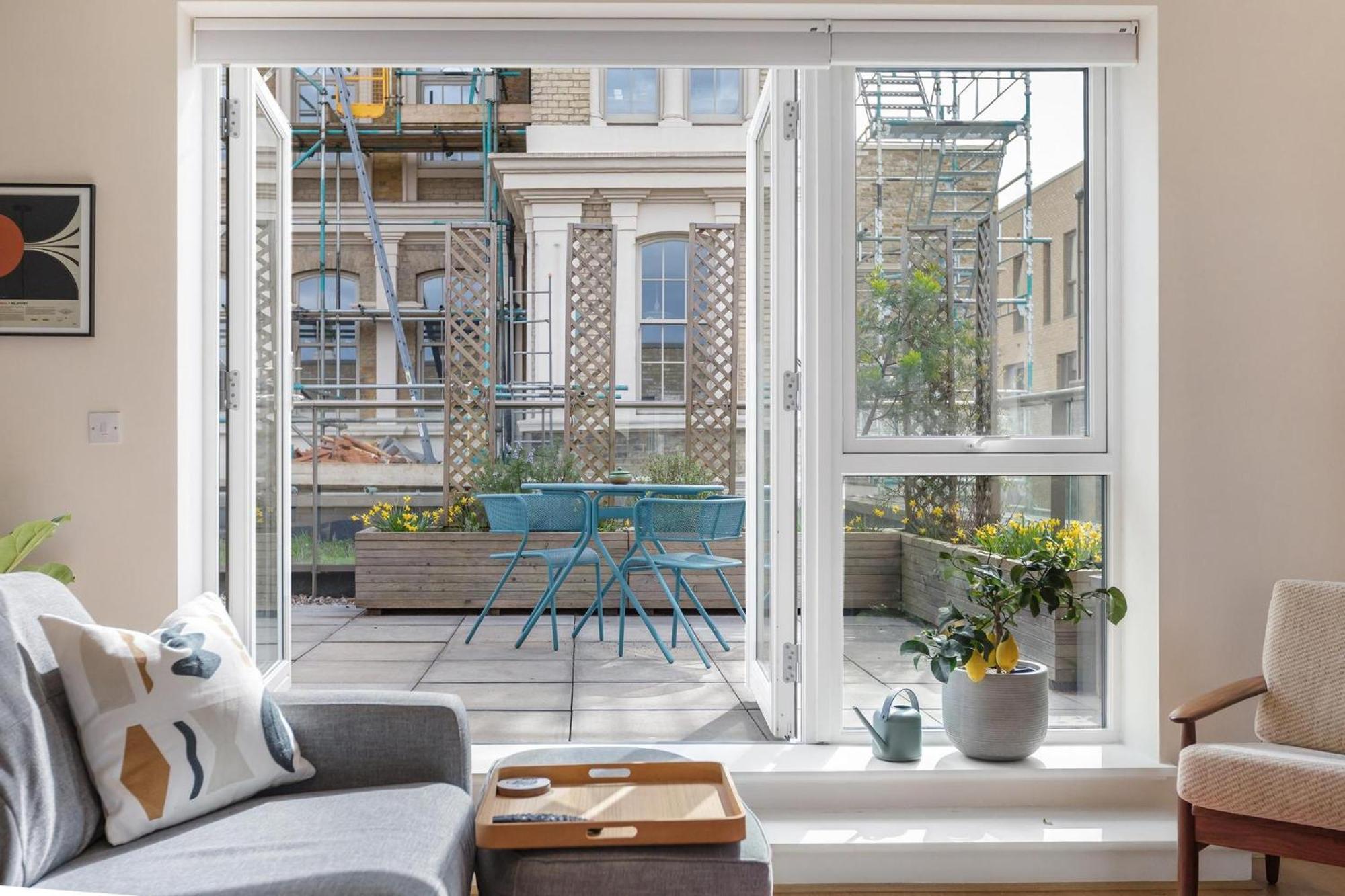 Designer 2bed 3bath Duplex - 20mins2central London! Londra